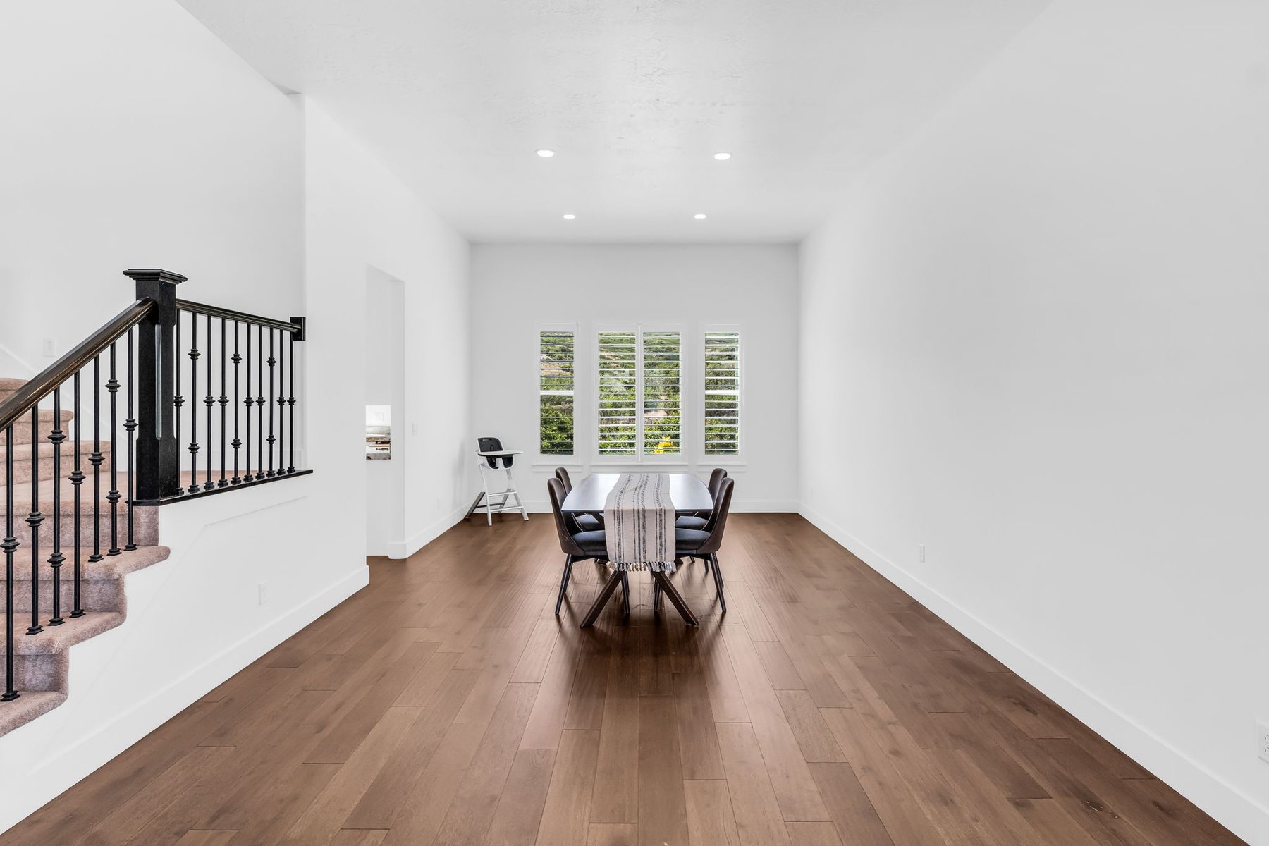 Dining room at 12517 N Minots Ledge Dr